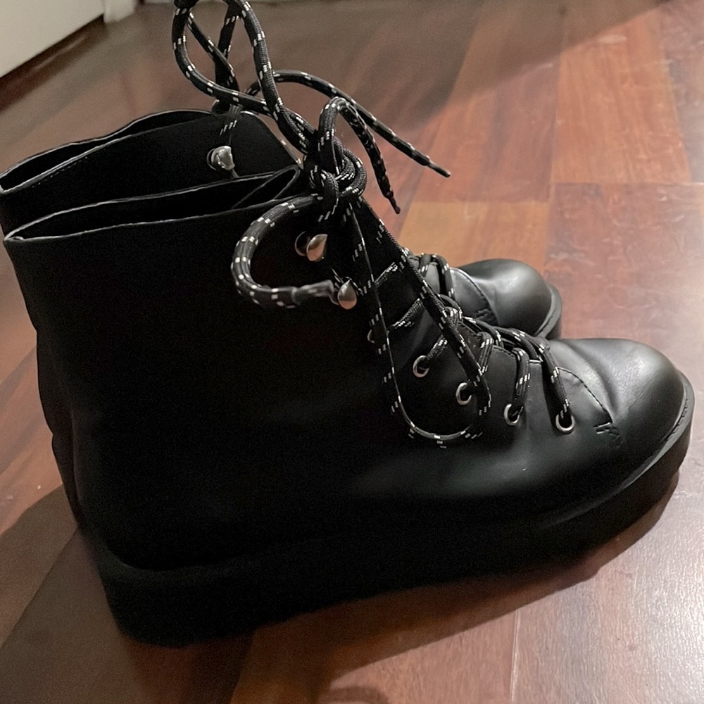 Women fancy Black boots